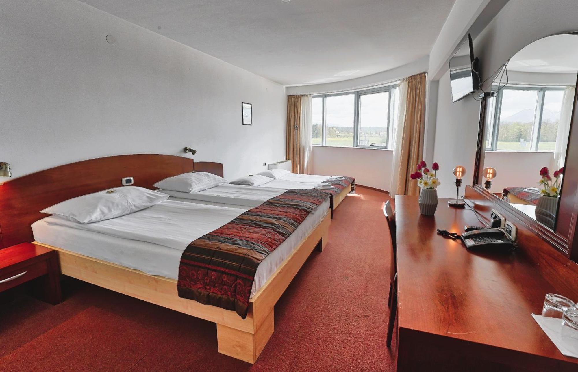 Hotel Krek Superior Lesce  Exterior photo